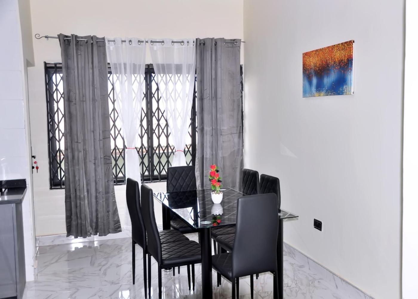 Hotel Queens Place à Accra Extérieur photo