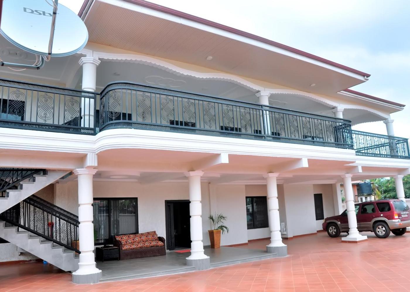 Hotel Queens Place à Accra Extérieur photo