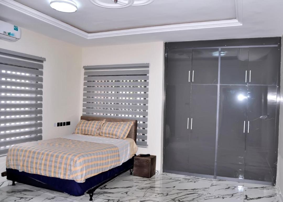 Hotel Queens Place à Accra Extérieur photo